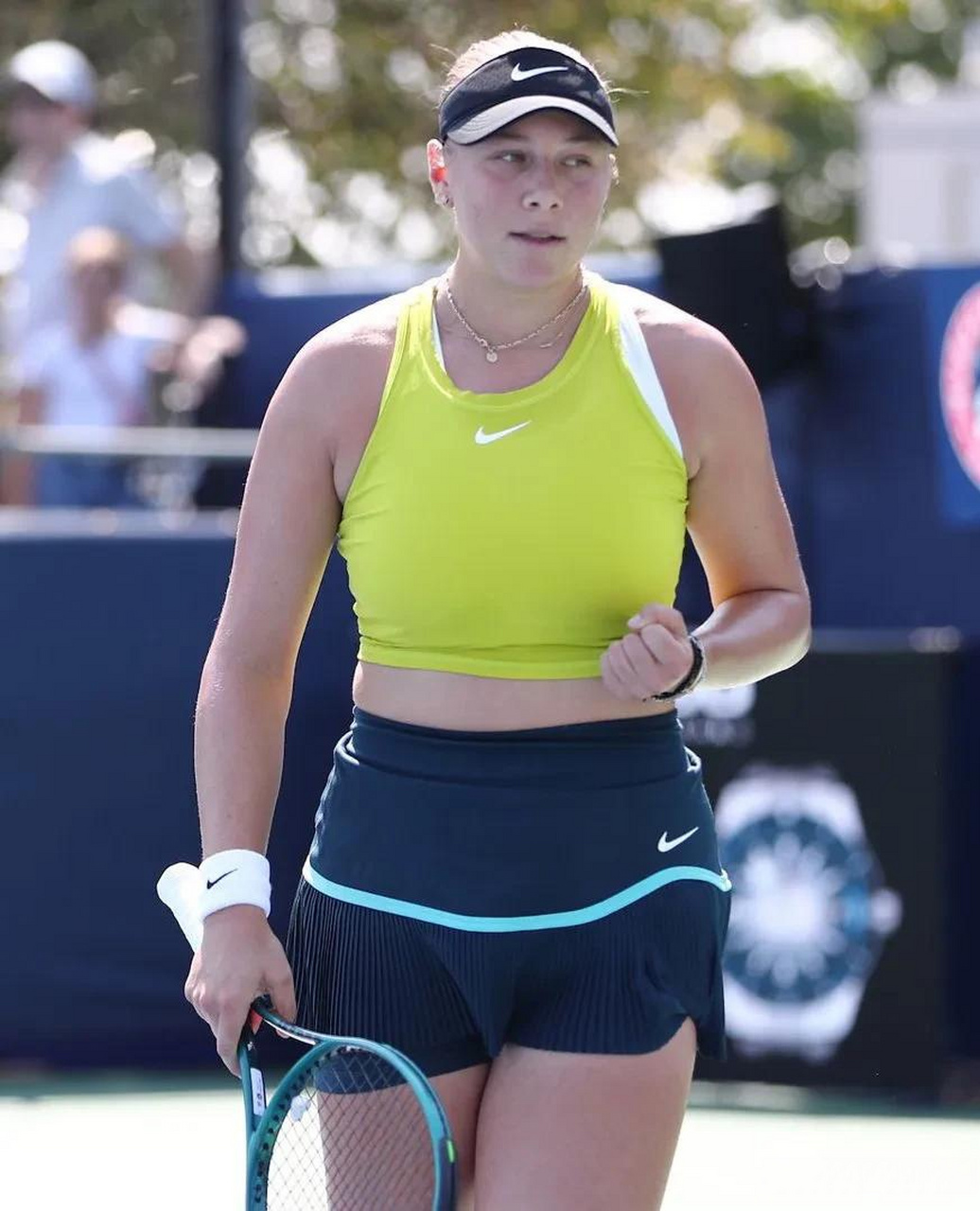 但他们在比 但他们在比