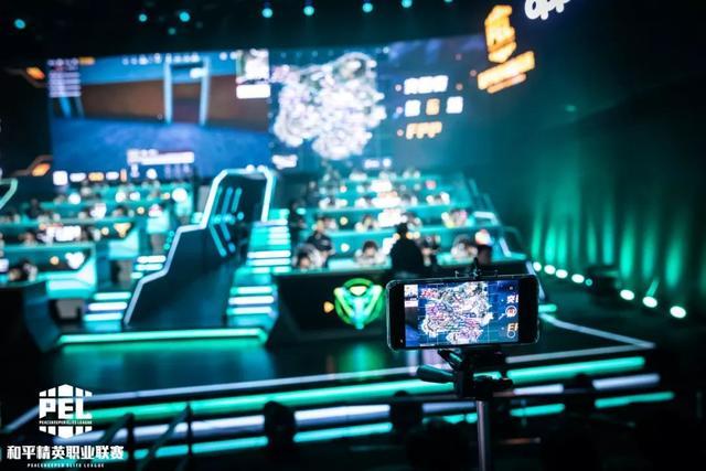 帮助球迷与 帮助球迷与